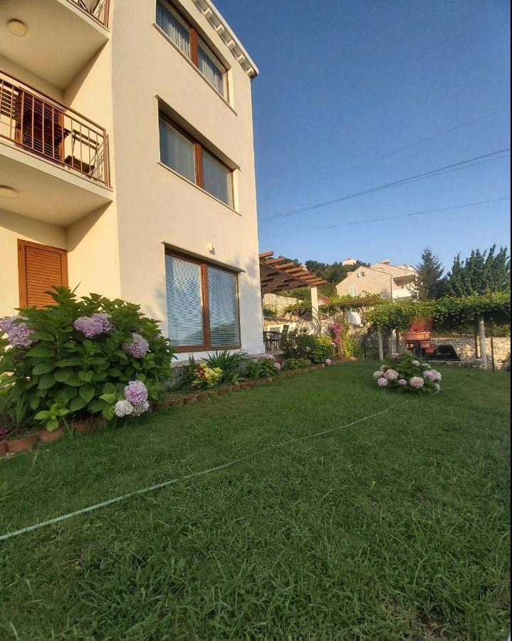Villa Pergola -Apartment Roko Mlini Exterior photo