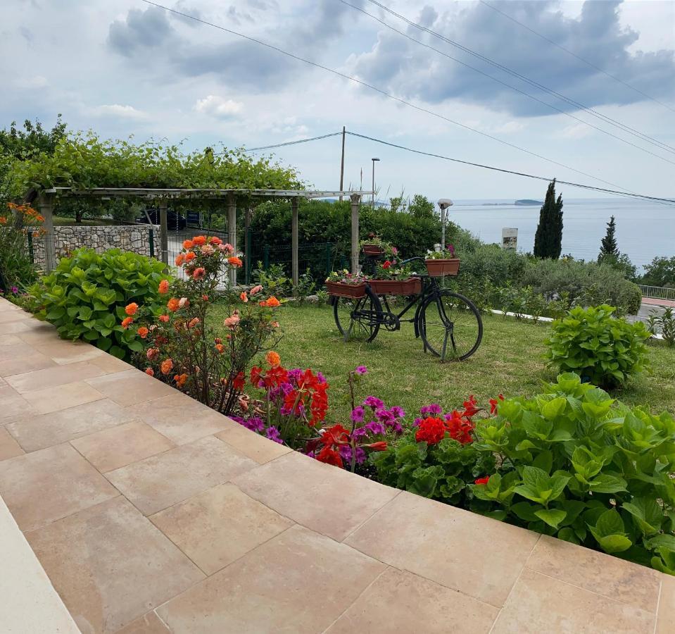 Villa Pergola -Apartment Roko Mlini Exterior photo